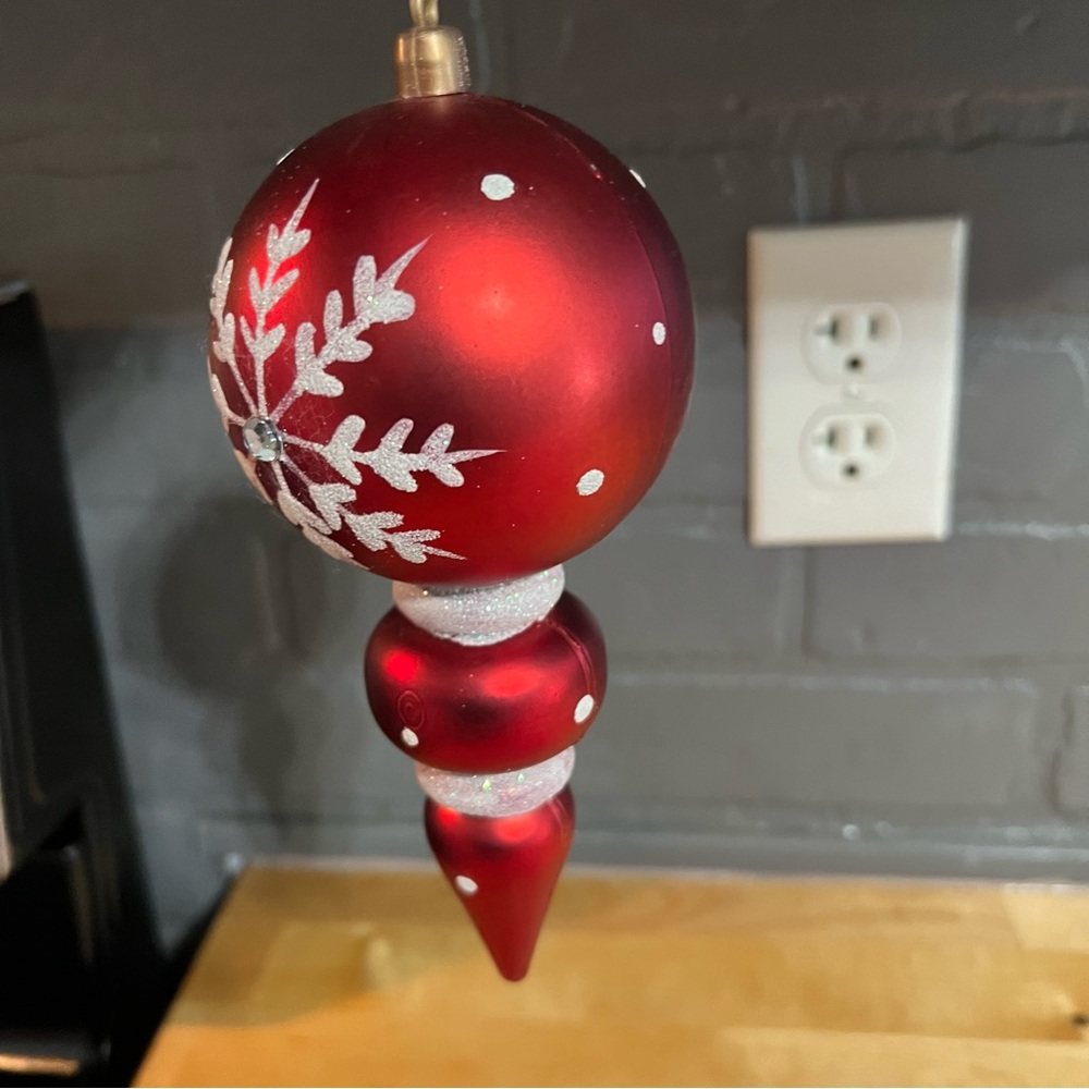 5 Red & White Snowflake Plastic Finial Christmas Ornaments Shatterproof 7.5” - Picture 4 of 7